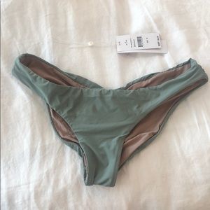 Pilyq full coverage ruched bottom. Tag dettached